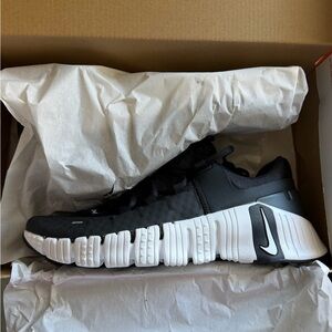 Nike womens Black and White Sneakers